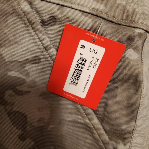 Spanx Stretch Twill Shorts In Green Camouflage Women's Size Large NWT - Picture 2 of 14